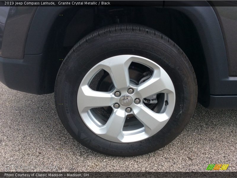 Granite Crystal Metallic / Black 2019 Jeep Compass Latitude