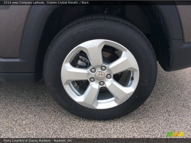 Granite Crystal Metallic / Black 2019 Jeep Compass Latitude