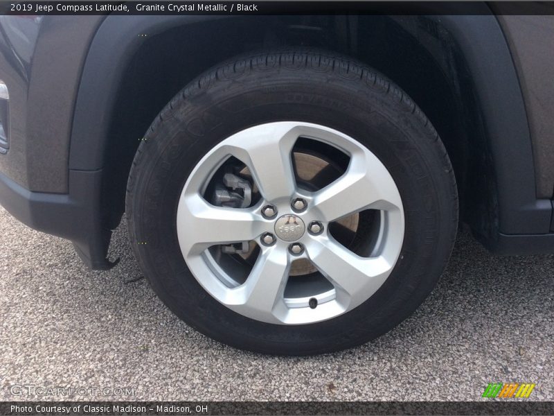 Granite Crystal Metallic / Black 2019 Jeep Compass Latitude