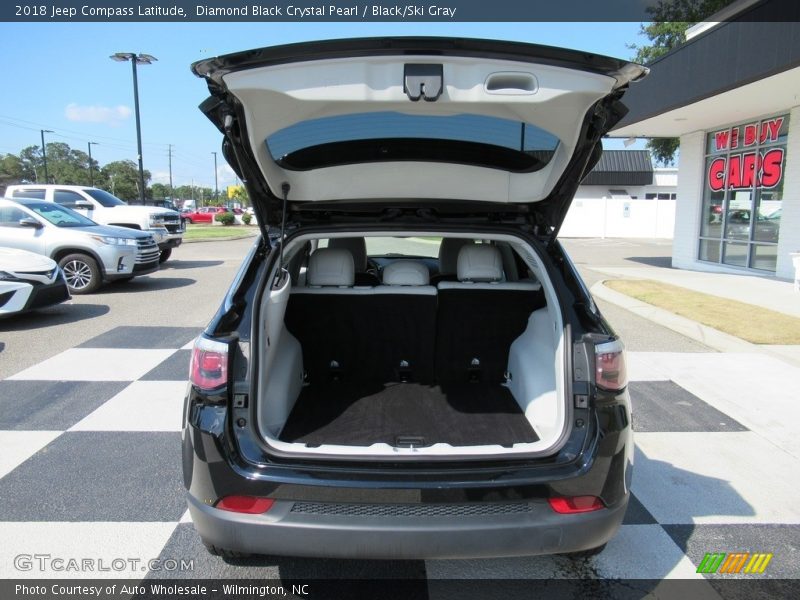 Diamond Black Crystal Pearl / Black/Ski Gray 2018 Jeep Compass Latitude