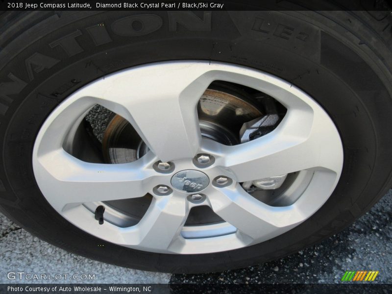 Diamond Black Crystal Pearl / Black/Ski Gray 2018 Jeep Compass Latitude