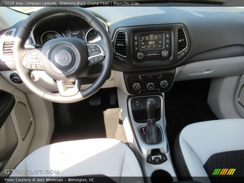Diamond Black Crystal Pearl / Black/Ski Gray 2018 Jeep Compass Latitude