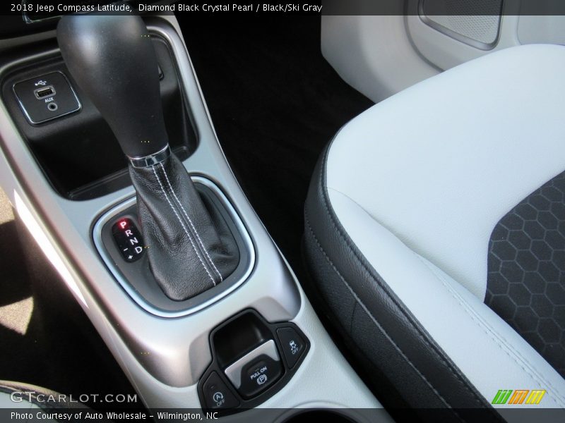 Diamond Black Crystal Pearl / Black/Ski Gray 2018 Jeep Compass Latitude
