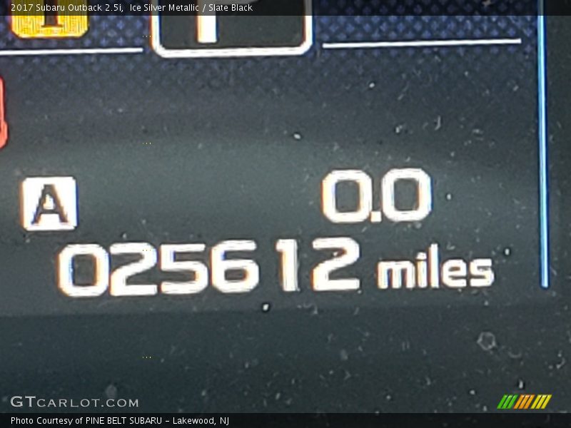 Ice Silver Metallic / Slate Black 2017 Subaru Outback 2.5i