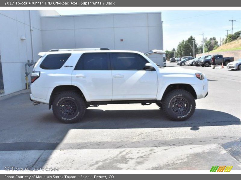 Super White / Black 2017 Toyota 4Runner TRD Off-Road 4x4