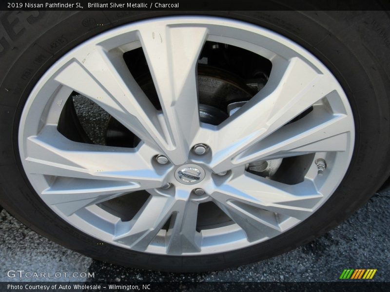 Brilliant Silver Metallic / Charcoal 2019 Nissan Pathfinder SL