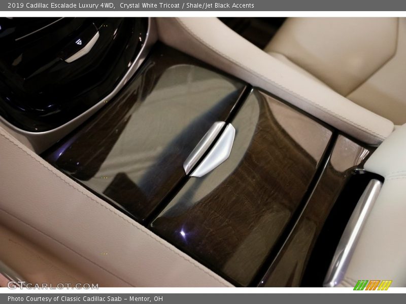 Crystal White Tricoat / Shale/Jet Black Accents 2019 Cadillac Escalade Luxury 4WD