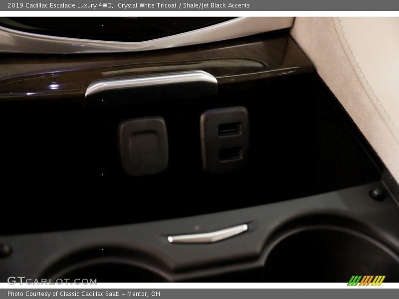 Crystal White Tricoat / Shale/Jet Black Accents 2019 Cadillac Escalade Luxury 4WD