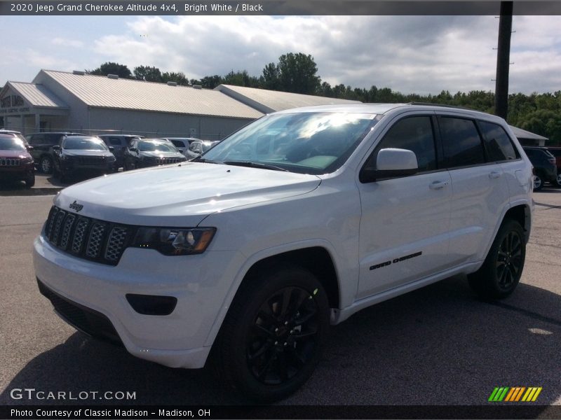 Bright White / Black 2020 Jeep Grand Cherokee Altitude 4x4