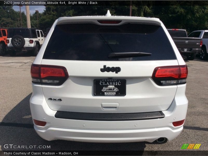 Bright White / Black 2020 Jeep Grand Cherokee Altitude 4x4