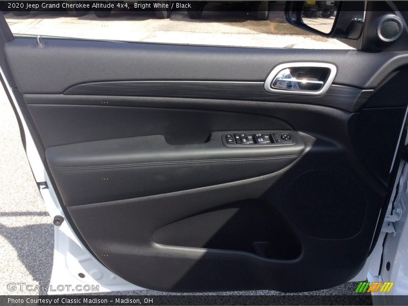 Bright White / Black 2020 Jeep Grand Cherokee Altitude 4x4