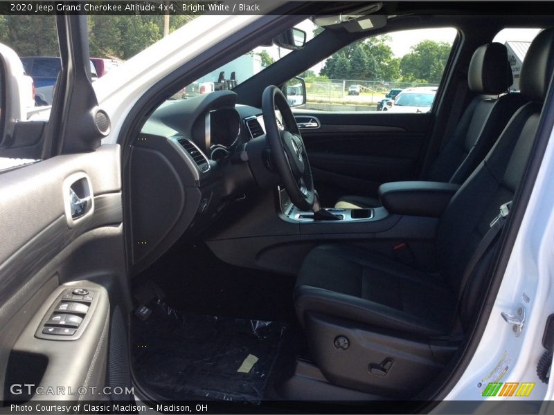 Bright White / Black 2020 Jeep Grand Cherokee Altitude 4x4