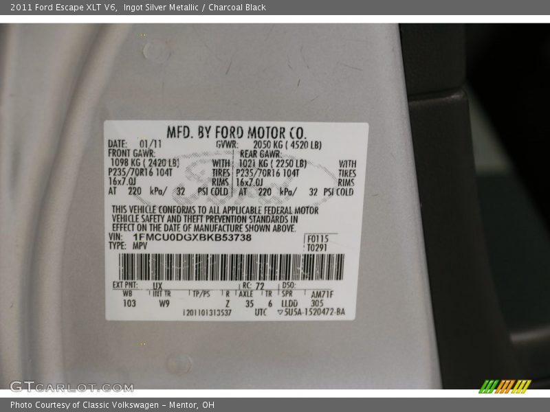Ingot Silver Metallic / Charcoal Black 2011 Ford Escape XLT V6