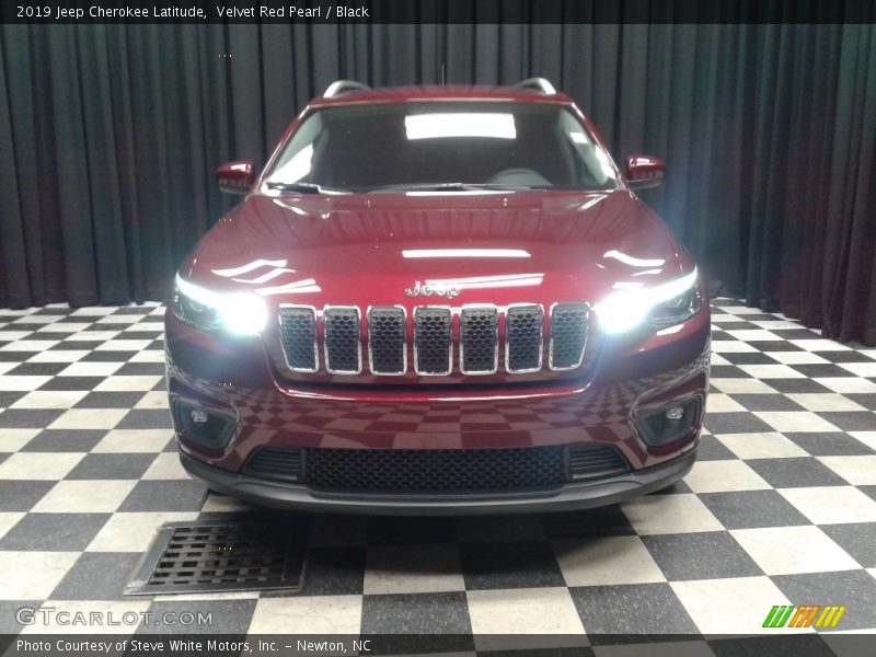 Velvet Red Pearl / Black 2019 Jeep Cherokee Latitude