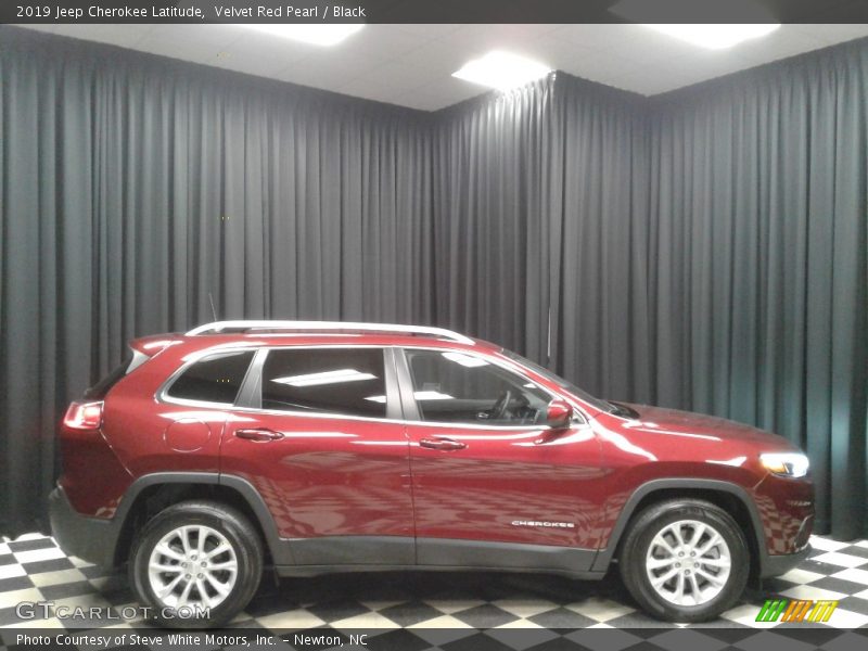 Velvet Red Pearl / Black 2019 Jeep Cherokee Latitude