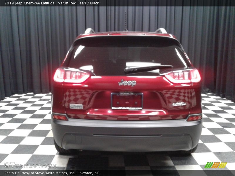 Velvet Red Pearl / Black 2019 Jeep Cherokee Latitude