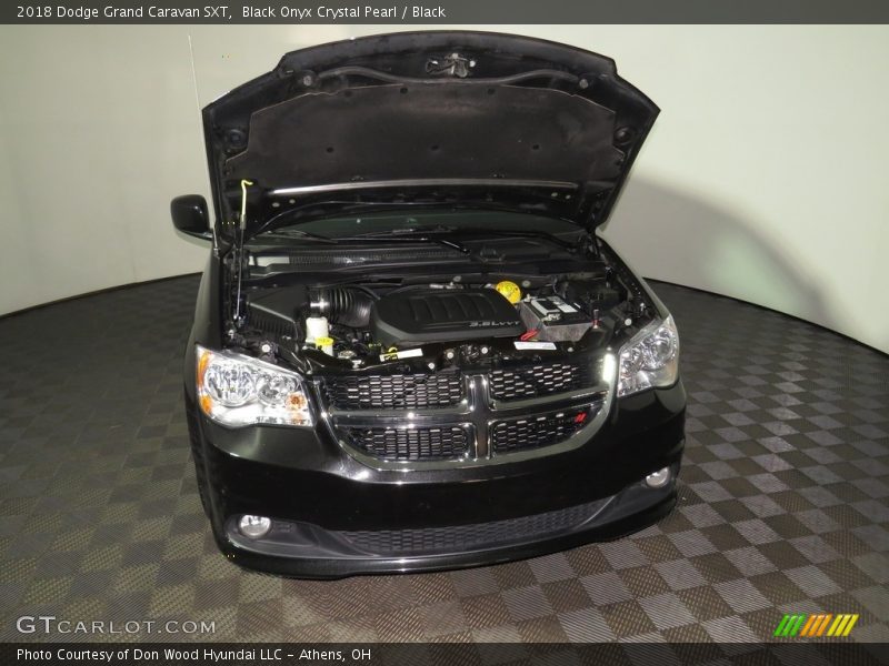 Black Onyx Crystal Pearl / Black 2018 Dodge Grand Caravan SXT