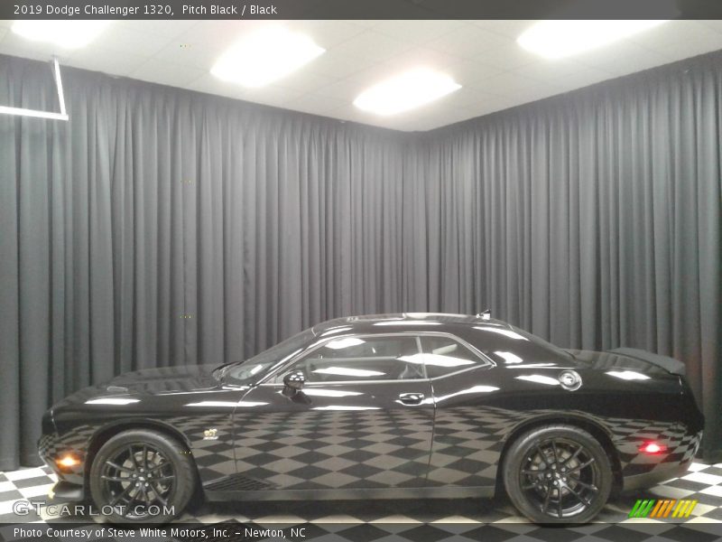 Pitch Black / Black 2019 Dodge Challenger 1320