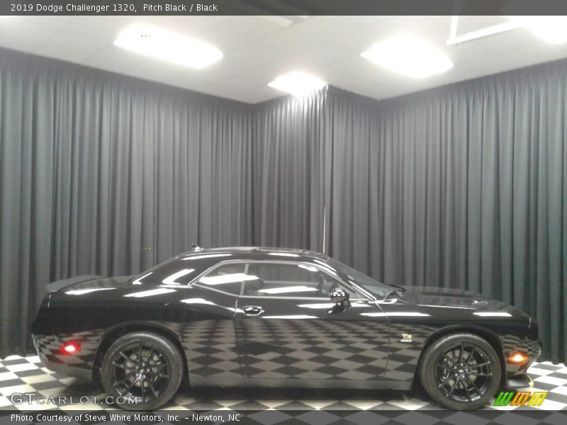 Pitch Black / Black 2019 Dodge Challenger 1320