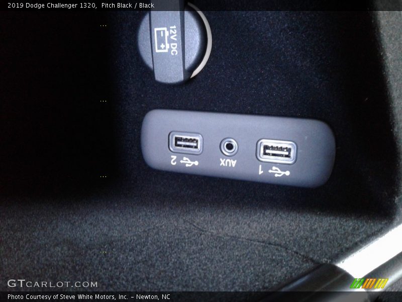Pitch Black / Black 2019 Dodge Challenger 1320
