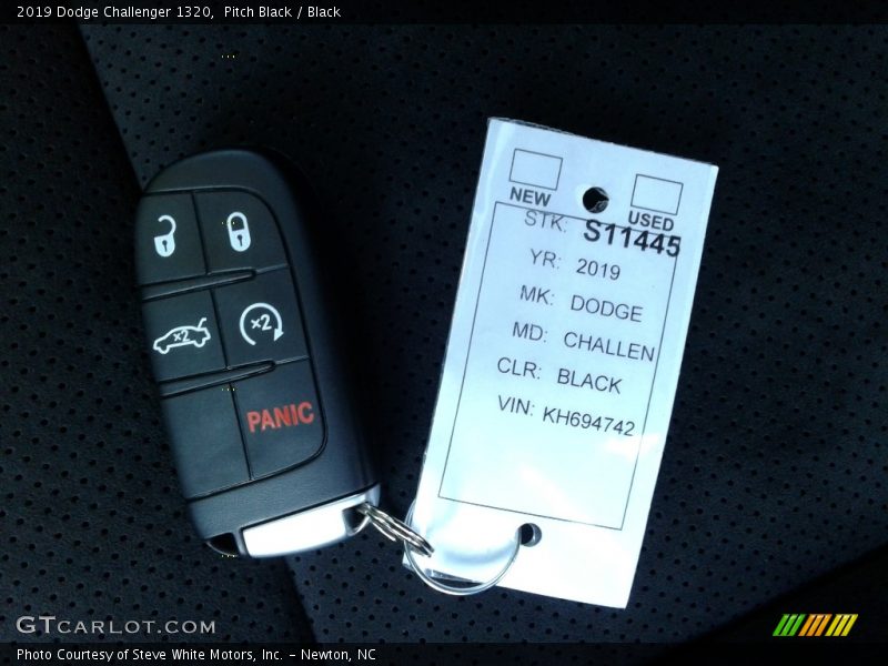 Pitch Black / Black 2019 Dodge Challenger 1320