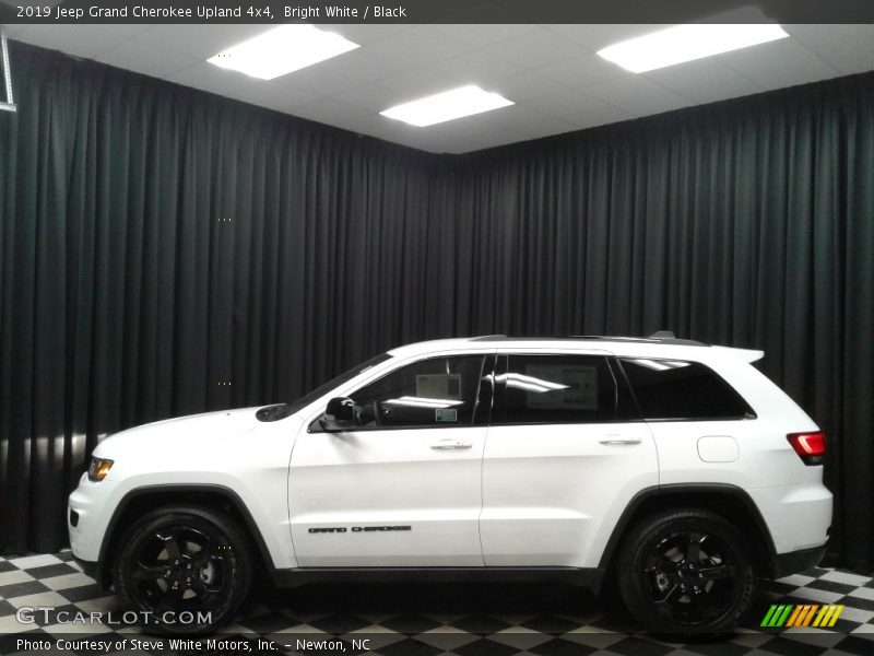 Bright White / Black 2019 Jeep Grand Cherokee Upland 4x4