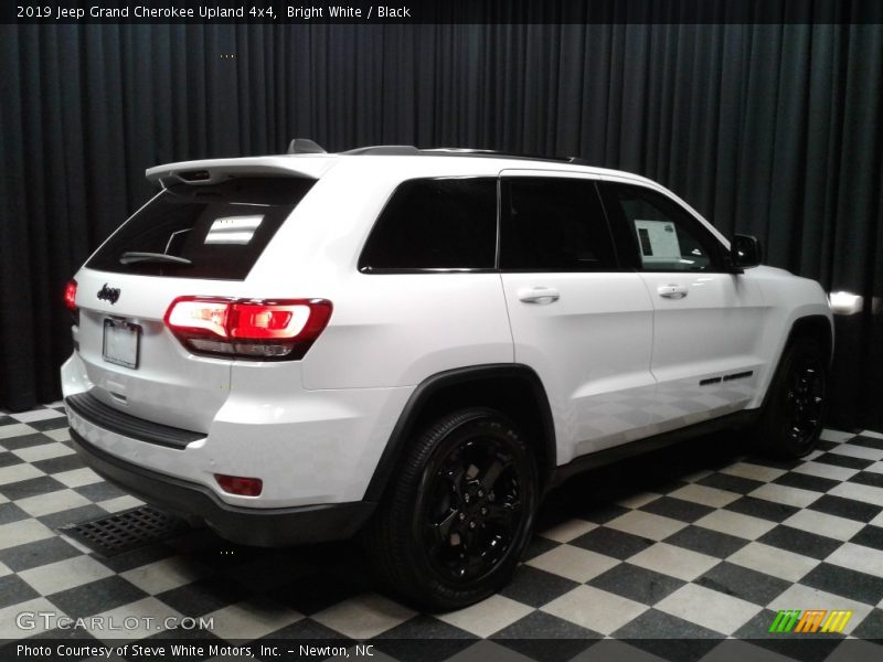 Bright White / Black 2019 Jeep Grand Cherokee Upland 4x4