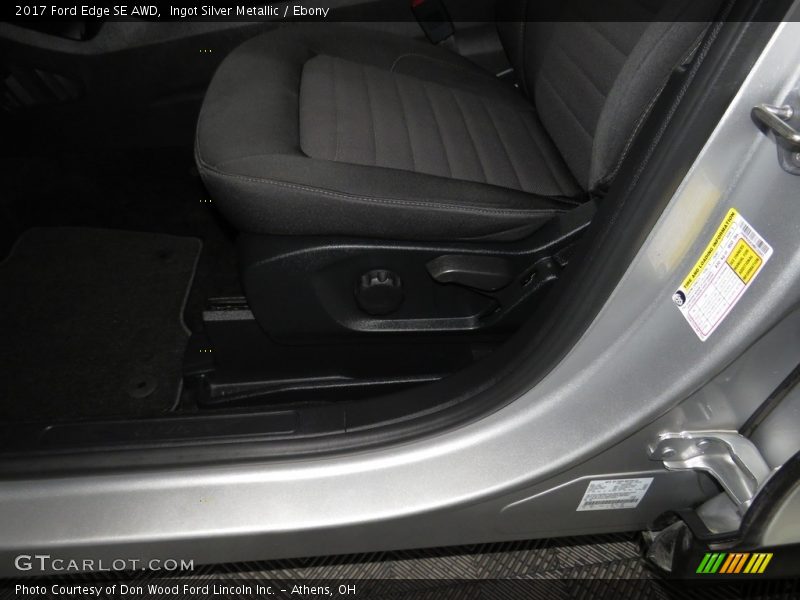 Ingot Silver Metallic / Ebony 2017 Ford Edge SE AWD