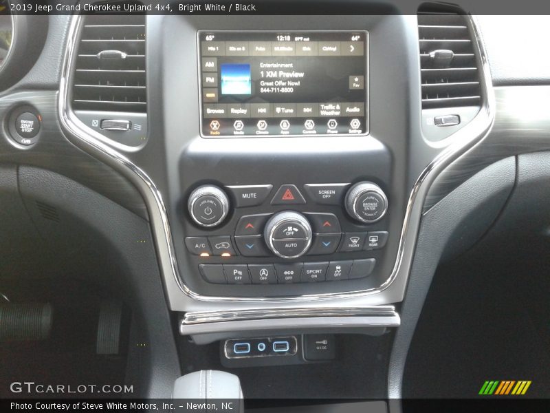 Bright White / Black 2019 Jeep Grand Cherokee Upland 4x4