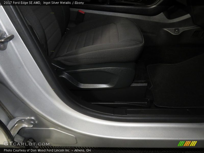 Ingot Silver Metallic / Ebony 2017 Ford Edge SE AWD