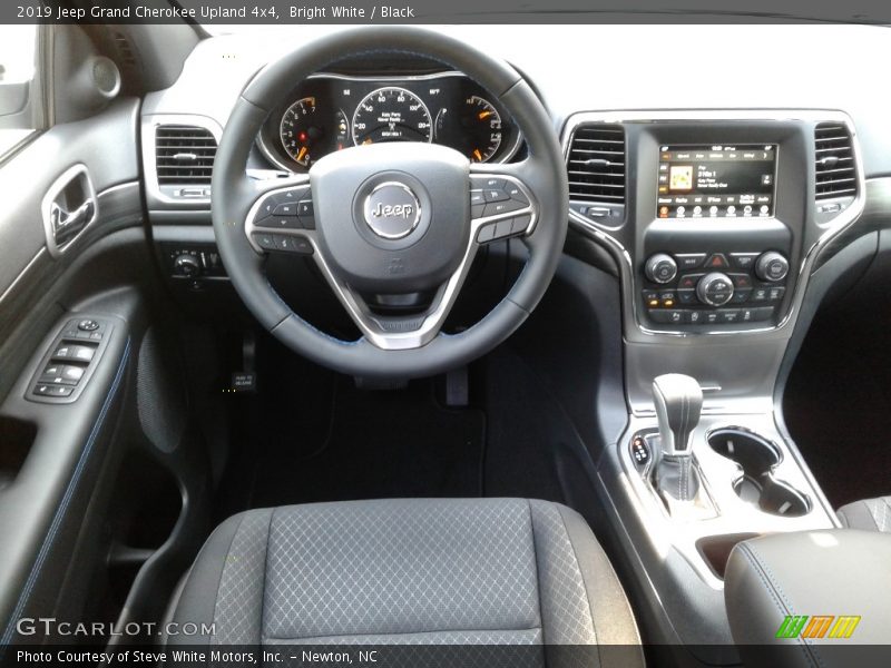 Bright White / Black 2019 Jeep Grand Cherokee Upland 4x4