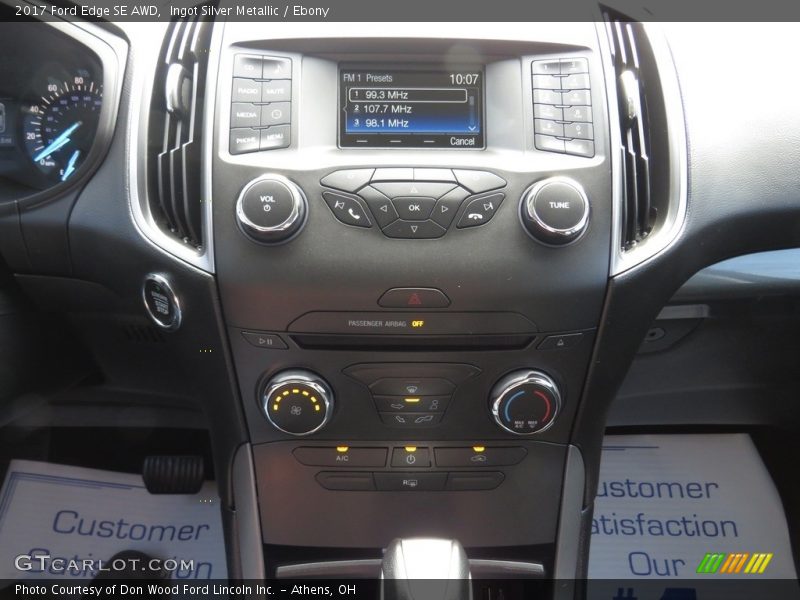 Ingot Silver Metallic / Ebony 2017 Ford Edge SE AWD