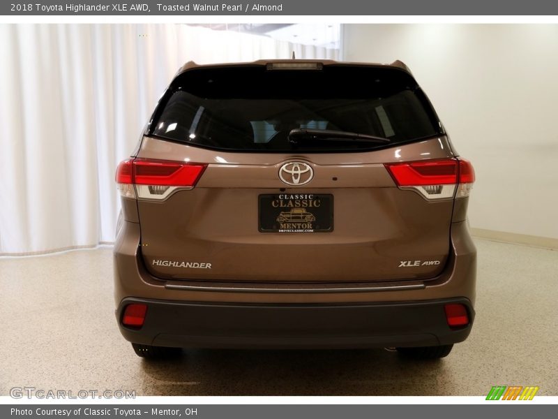 Toasted Walnut Pearl / Almond 2018 Toyota Highlander XLE AWD