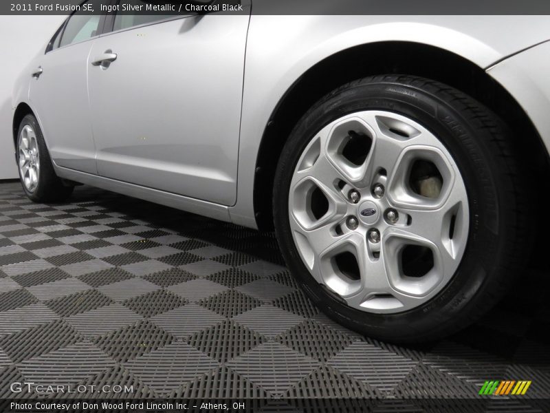 Ingot Silver Metallic / Charcoal Black 2011 Ford Fusion SE