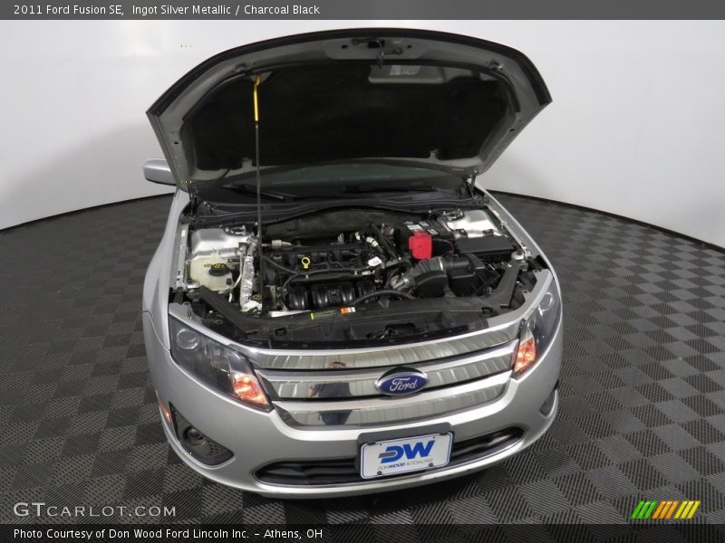 Ingot Silver Metallic / Charcoal Black 2011 Ford Fusion SE