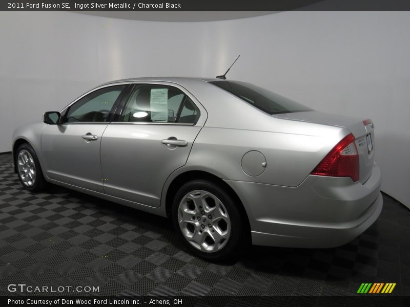 Ingot Silver Metallic / Charcoal Black 2011 Ford Fusion SE