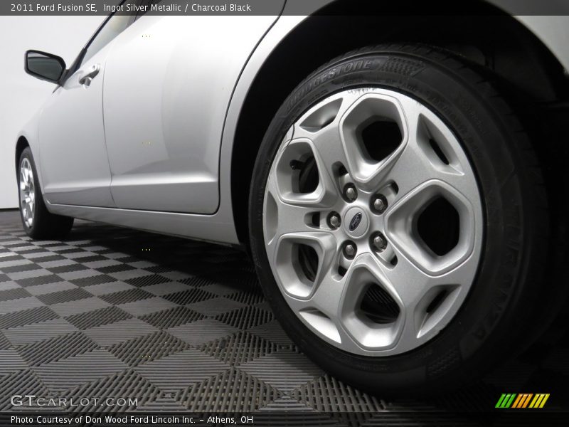 Ingot Silver Metallic / Charcoal Black 2011 Ford Fusion SE