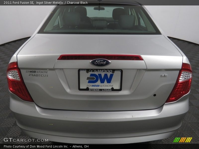 Ingot Silver Metallic / Charcoal Black 2011 Ford Fusion SE