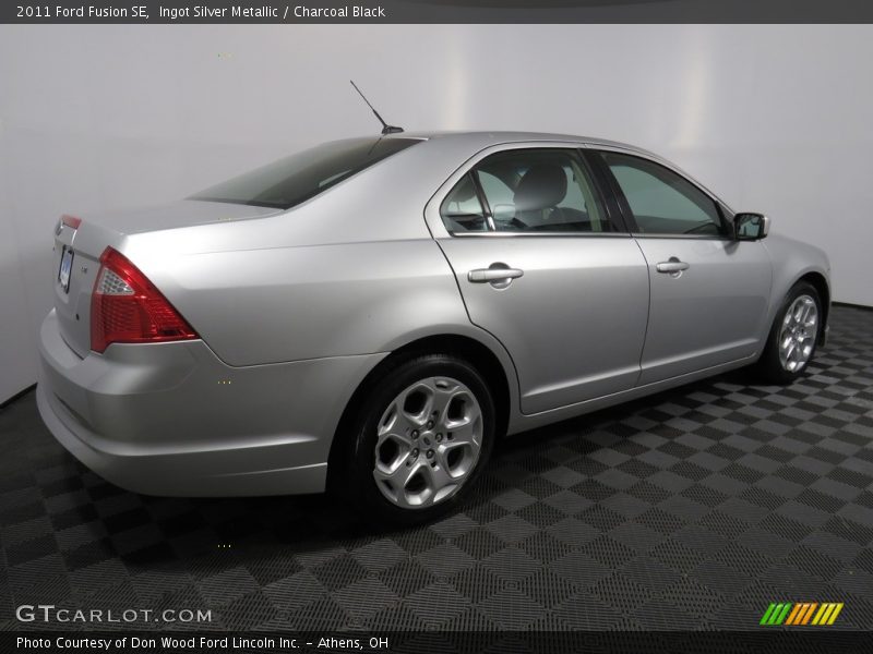 Ingot Silver Metallic / Charcoal Black 2011 Ford Fusion SE