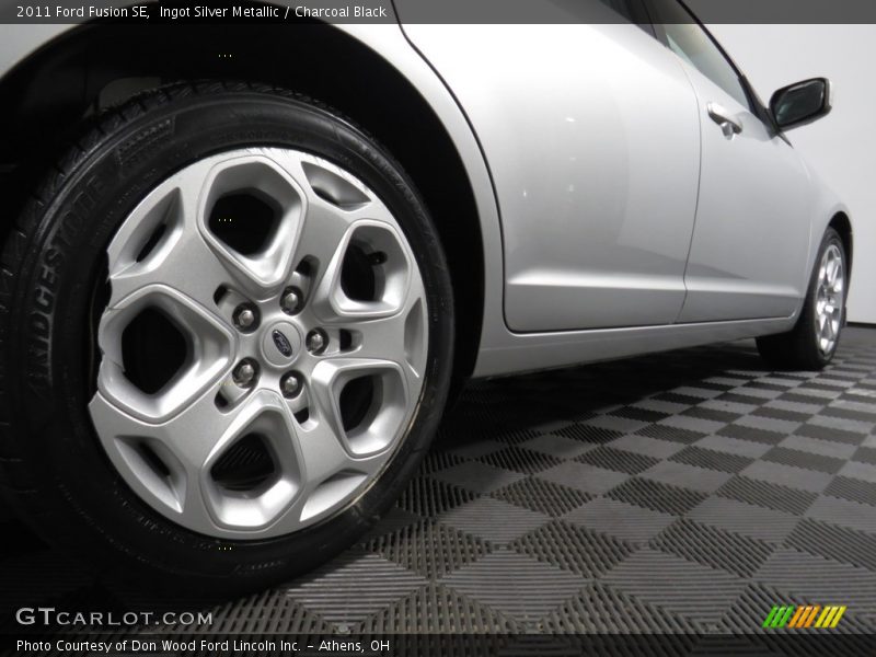 Ingot Silver Metallic / Charcoal Black 2011 Ford Fusion SE