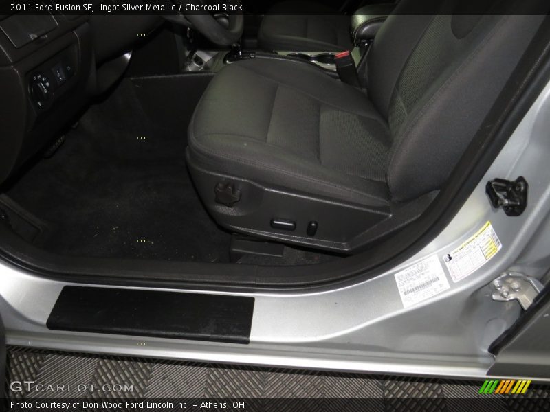 Ingot Silver Metallic / Charcoal Black 2011 Ford Fusion SE