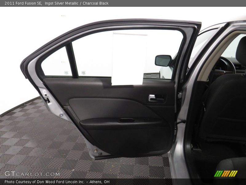 Ingot Silver Metallic / Charcoal Black 2011 Ford Fusion SE