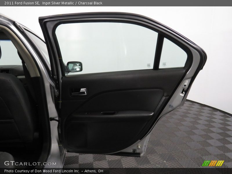 Ingot Silver Metallic / Charcoal Black 2011 Ford Fusion SE
