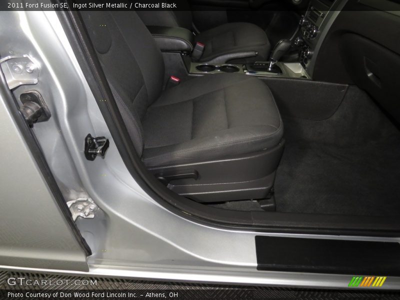 Ingot Silver Metallic / Charcoal Black 2011 Ford Fusion SE