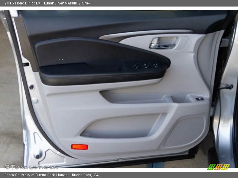 Lunar Silver Metallic / Gray 2016 Honda Pilot EX