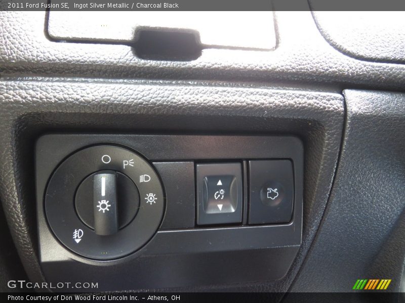 Ingot Silver Metallic / Charcoal Black 2011 Ford Fusion SE