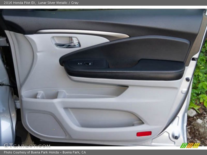 Lunar Silver Metallic / Gray 2016 Honda Pilot EX