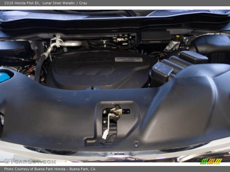 Lunar Silver Metallic / Gray 2016 Honda Pilot EX