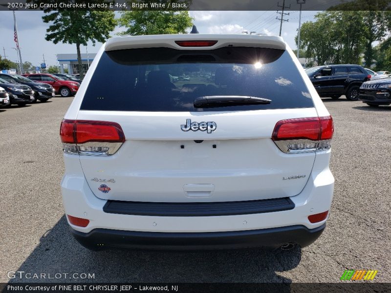 Bright White / Black 2020 Jeep Grand Cherokee Laredo E 4x4