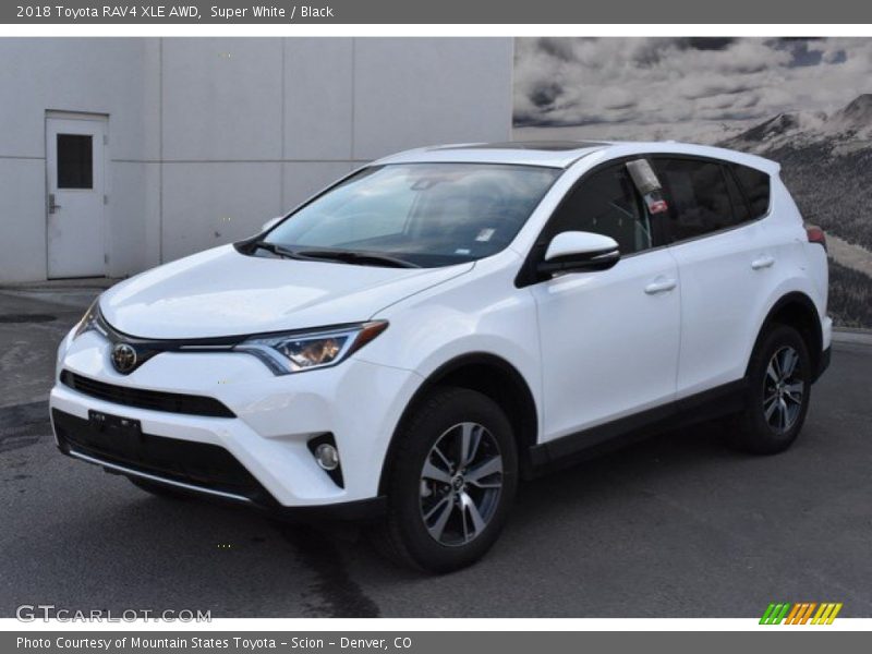 Super White / Black 2018 Toyota RAV4 XLE AWD